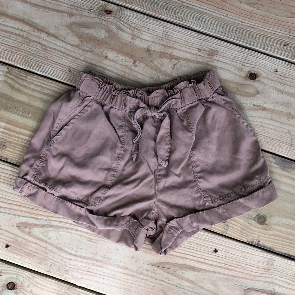 Elastic cargo shorts